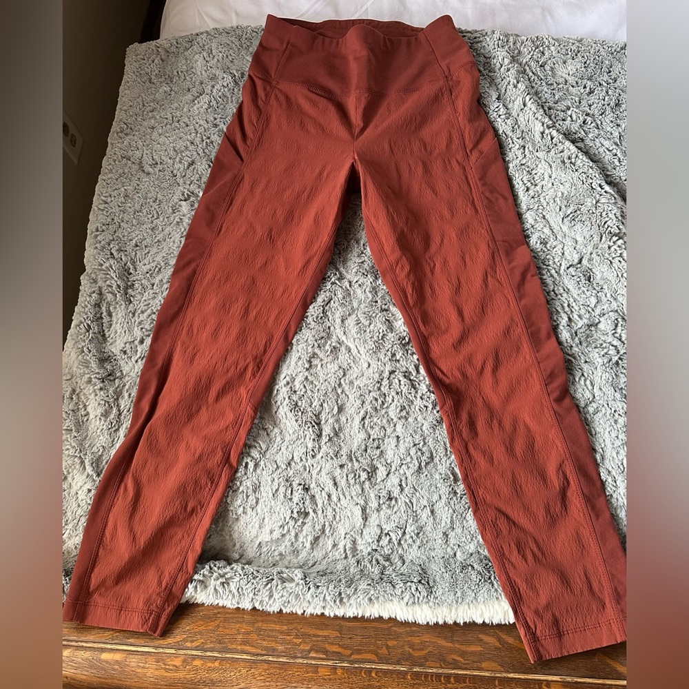 ATHLETA 
SIZE SMALL 7/8 leggings. Drifit